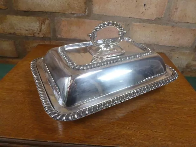 Nice Antique Walker & Hall Serving tureen Entree Dish Silver Plated EPNS C.1916