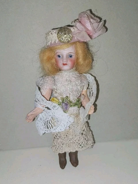 Superbe Poupée Ancienne Mignonnette SFBJ 60 - Porcelaine - Collection