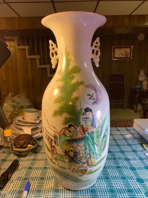 Antique Chinese 19th/20thC Late Qing Dynasty Famille Rose Vase