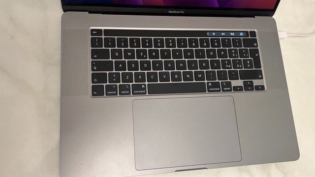Apple MacBook Pro 16" (512GB SSD, Intel Core i7 9ª generazione, 2,60 GHz, 16GB) 3