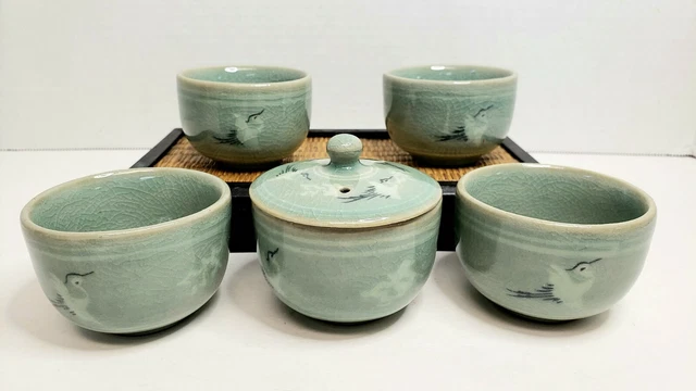 Vintage Korean Celadon Flying Crane Signed Crackle Glaze Sake/Tea Cups Stand