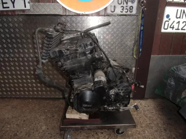 Suzuki GSX 600 F GN72B Motor KOMPLETT (5)