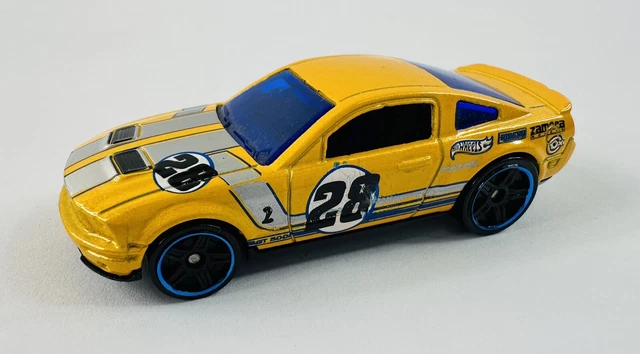 Hot Wheels '07 Ford Shelby GT500 Die-Cast Car - 1:64 Scale, Green With Gold Stripes, FTE Wheels