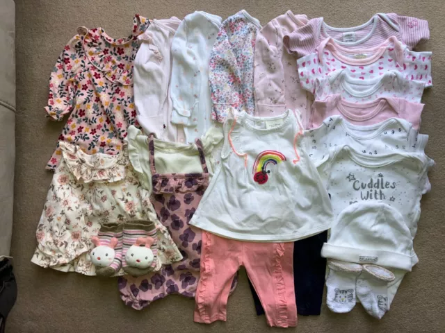 Baby girl large clothes bundle first size (0-3 months)