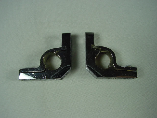 Teppichstangen-Halter, Halterung für Stangen, Treppenläufer,verchromt, offen. Teppichstangen-Halter, Halterung für Stangen, Treppenläufer,verchromt, offen.