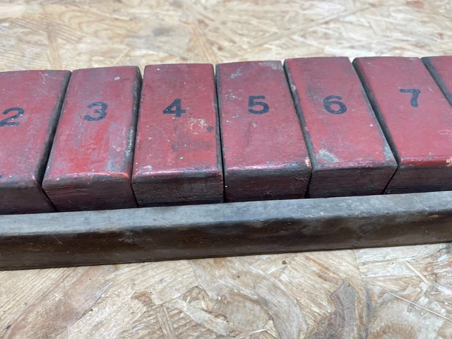 dekorative alte Holzletter Druckletter Zahlen 0 bis 9 mit Holzkasten 3