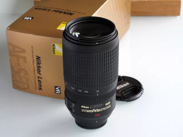 NIKON AF-S VR Zoom Nikkor 70-300mm f/4.5-5.6G IF-ED (équival. 105-450mm en DX)