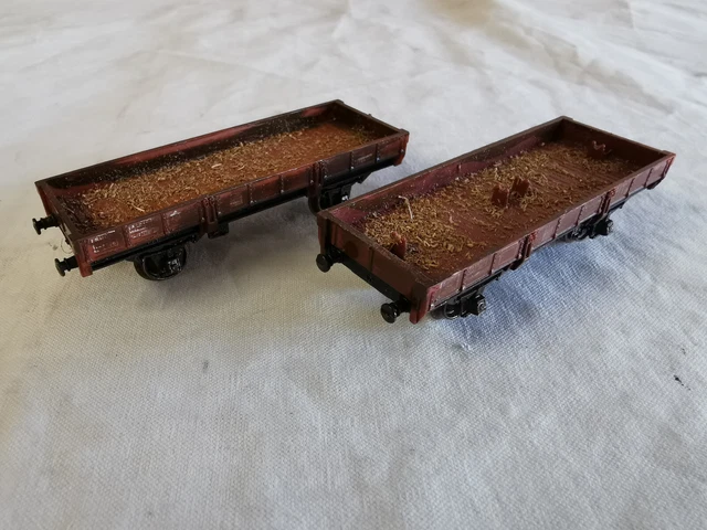 Wagon plat à essieux livrée brun type M ex Ks 50 avec chargement d