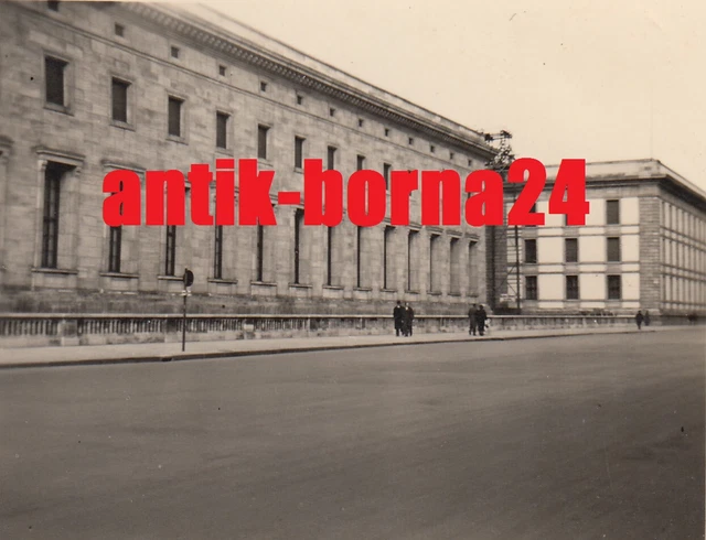 Foto WH Soldat 3. Gebirgs-Division Berlin Reichskanzlei Gebäude Geb.Jg. *193