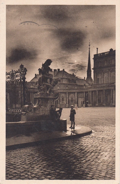 Carte postale ancienne MEURTHE-ET-MOSELLE NANCY fontaine place de la carrière ti