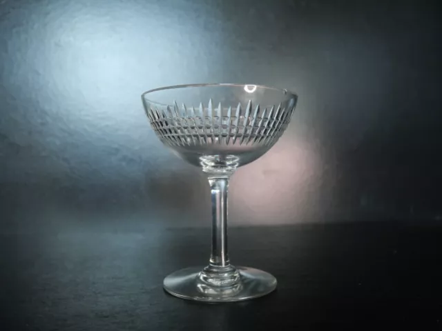 1 Ancienne coupe à champagne cristal crystal taillé Baccarat Modèle Nancy ABIMER
