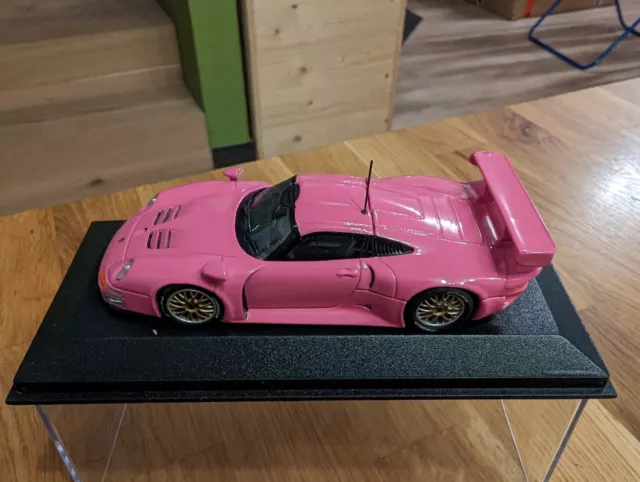 Porsche 911 GT 1     "   Pink   "        1:43  Minichamps