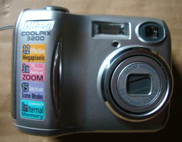 Appareil photo vintage NIKON  coolpix 3200
