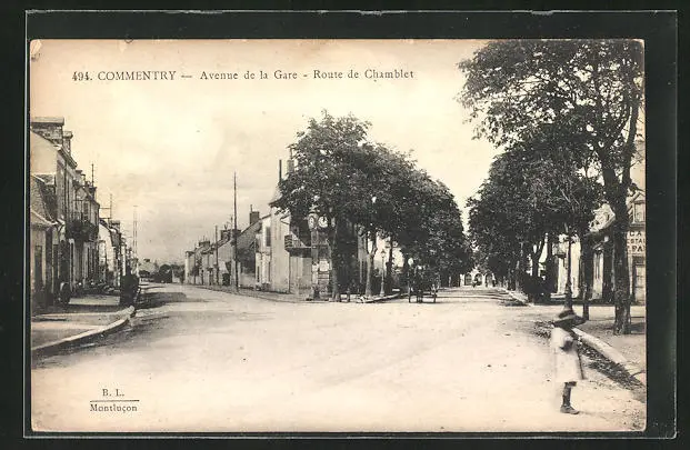 CPA Commentry, Avenue de la Gare, Route de Chamblet