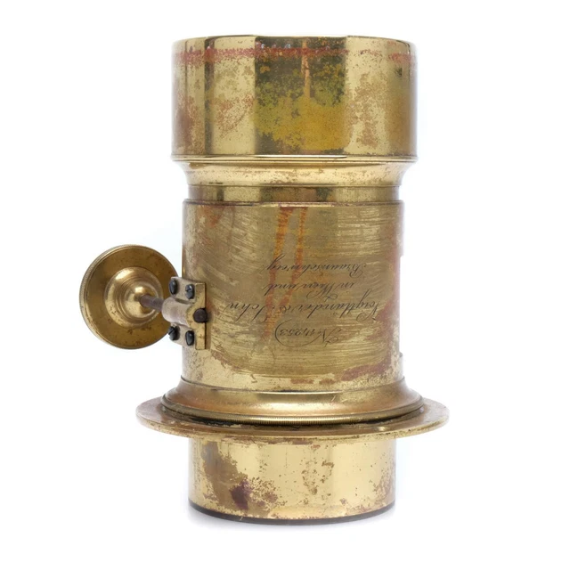 Lente vintage de latón petzval de gran formato Voigtlander & Sohn 1863