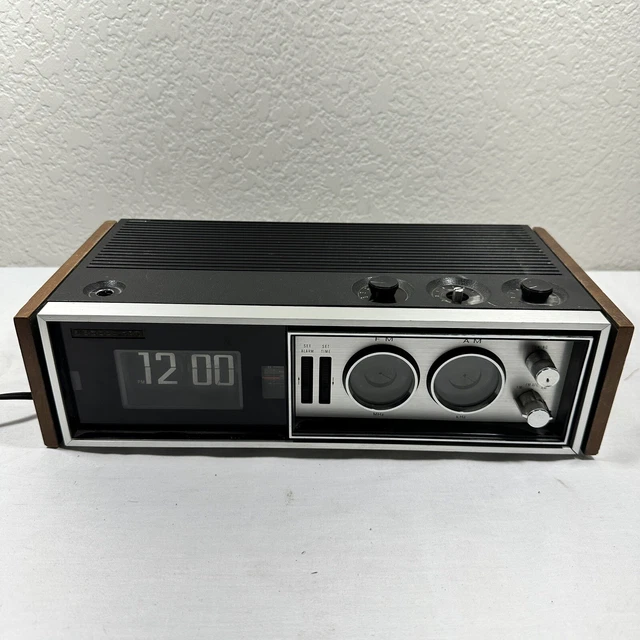 VINTAGE PANASONIC AM/FM Flip Clock Radio wood side 1970's RC7469 99.