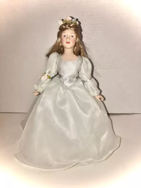 VINTAGE FAIRY TALE CINDERELLA PORCELAIN AVON COLLECTOR DOLL~9-1/2”~1984 w/ STAND