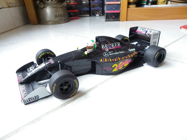 Minichamps 1/18 – McLaren Peugeot MP4/9 – Martin Brundle #8 – 1994 – En Boîte