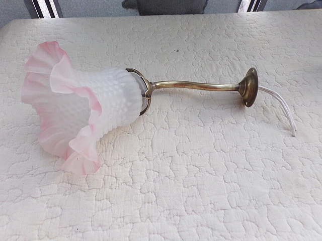 Ancienne applique murale  Art-Déco en laiton-Tulipe en verre granité blanc/rose