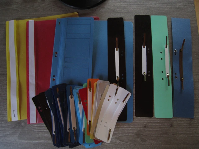 Büromaterial: Heftstreifen 4x  groß + 50x klein, 2 Heftmappen, 1 Ösenhefter