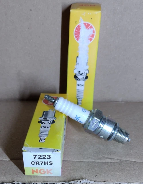 X 2 Candela Ngk. Cr7Hs (7223). Nuovo.