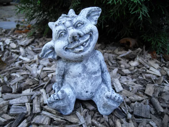 Steinfigur Troll sitzend  Frostfest Wetterfest Steinguss Garten Deko Gargoyle