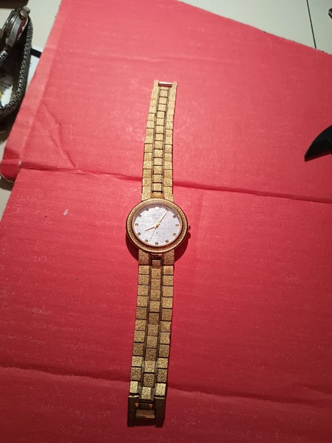 Reliance watch online croton quartz diamond