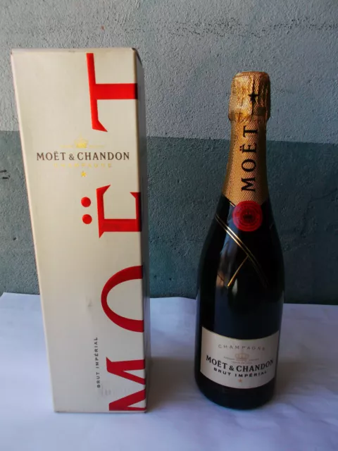Buy Moët & Chandon Nectar Impérial Rosé by Virgil Abloh - The Best Wine  Store