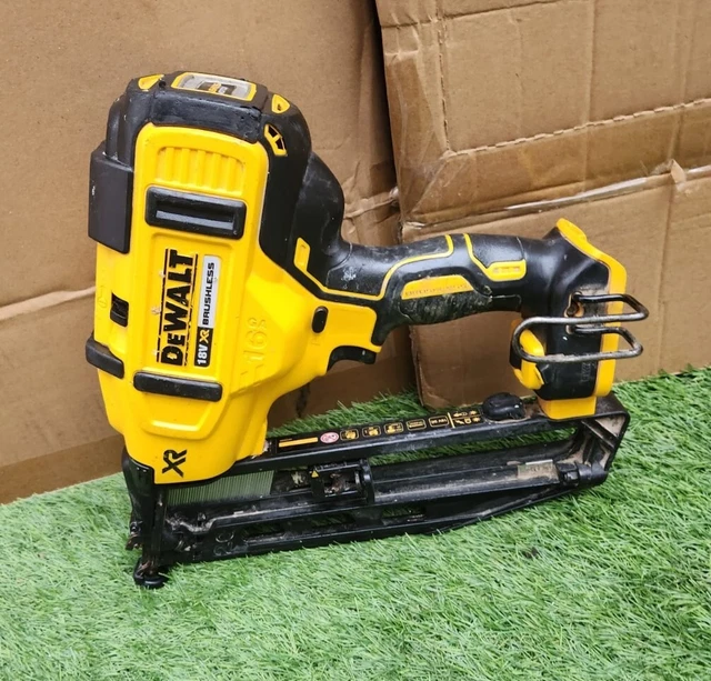 DEWALT DCN660N 18V XR Brushless Cordless 2nd Fix Finish Angled Nailer £
