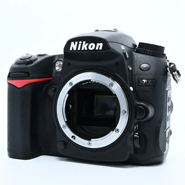 [Mint] Nikon D7000 16.2 MP Digital SLR Camera Body Black Low Shutter w/ Charger