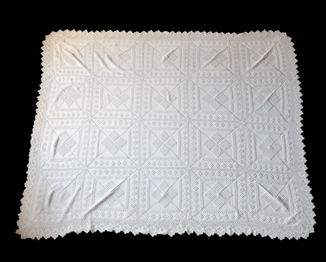 Couvre-lit crochet ancien franges c1930 – les toiles blanches Couvre-lit crochet ancien franges c1930 – les toiles blanches