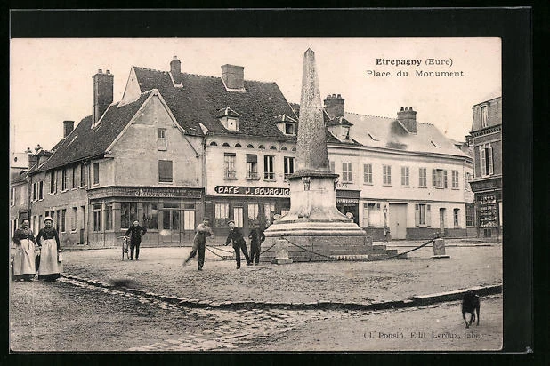 CPA Etrépagny, Place du Monument