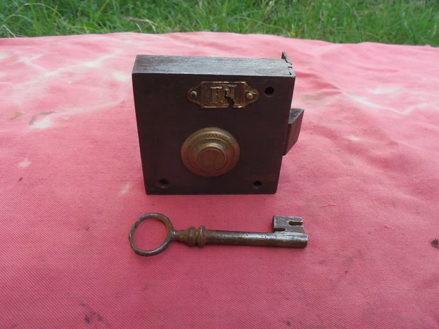 Ancienne Serrure De Meuble En Fer Forgé Avec Sa Clé – Déco Vintage Industriel