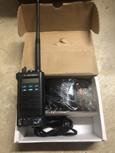 Motorola Astro Saber Model II VHF 136-174 MHz H04KDF9PW7AN 256 CH w/ new Charger