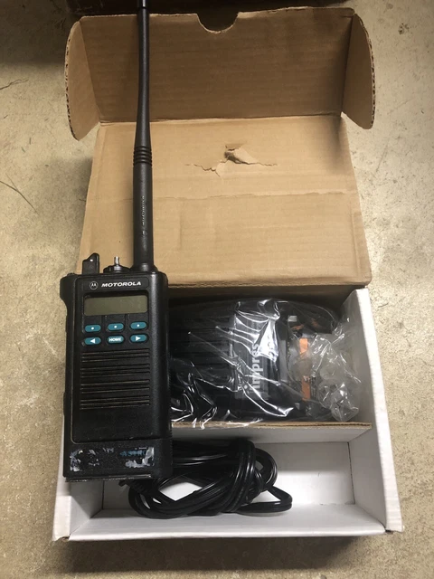 Motorola Astro Saber Model II VHF 136-174 MHz H04KDF9PW7AN 256 CH w/ new Charger Motorola Astro Saber Model II VHF 136-174 MHz H04KDF9PW7AN 256 CH w/ new Charger