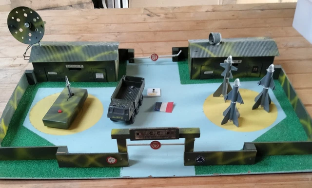 Tente armée dans autres accessoires et pièces détachées militaires de collection