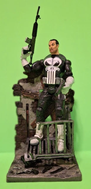 Marvel Legends PUNISHER ToyBiz SERIES 4 + GREAT COMIC THE PUNISHER WAR ZONE # 1 2