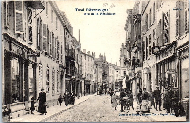 54 TOUL - perspective de la rue de la republique -