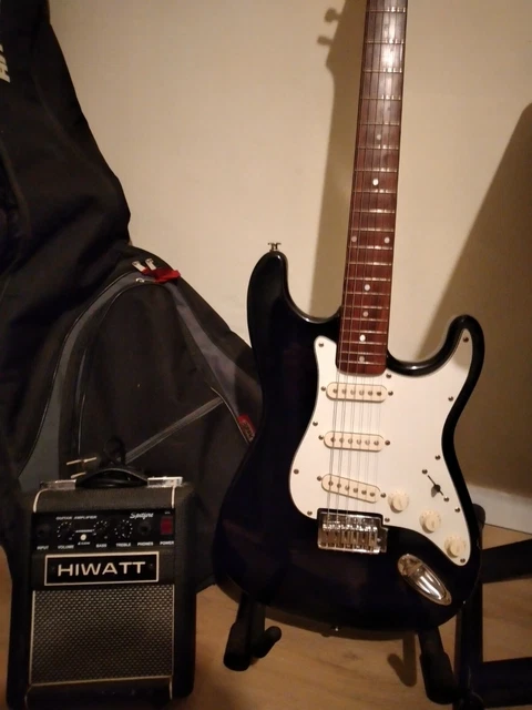 guitare + ampli +sangle+housse+cable