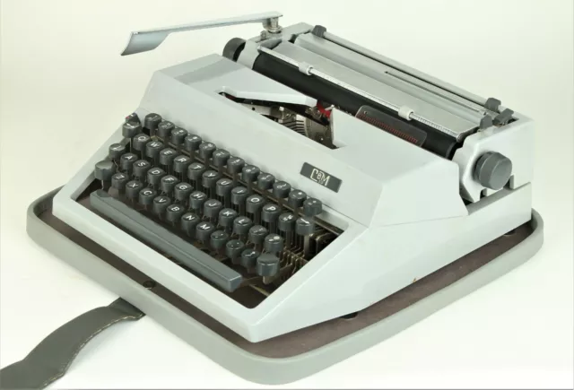 Model 30 Erika / CBM German Typewriter 1967 Serial No. 4192921