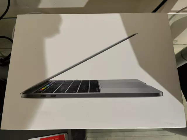 Apple MacBook Pro 13 2017 i5 3,1 GHz 8 GB 256 GB SSD grigio siderale touch bar