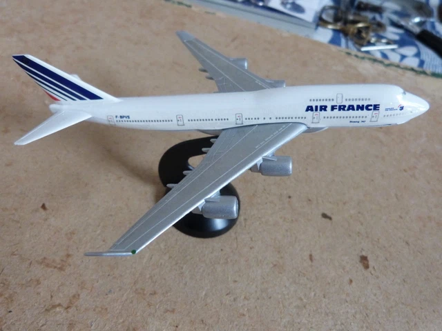 Maquette D'avion Militaire HELLER J 28 Vampire Au 1:72 - Vintage, Neuve En Boîte D'origine