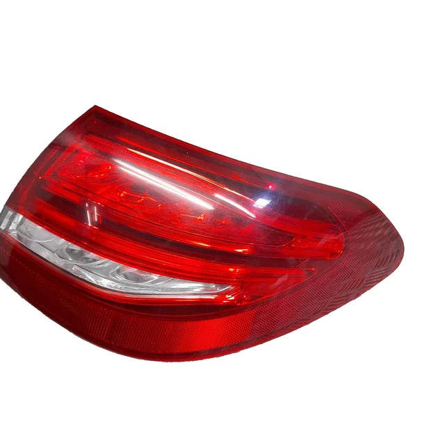 MERCEDES-BENZ C-KLASSE W205 Rückleuchte Rücklicht Heckleuchte Rechts ...