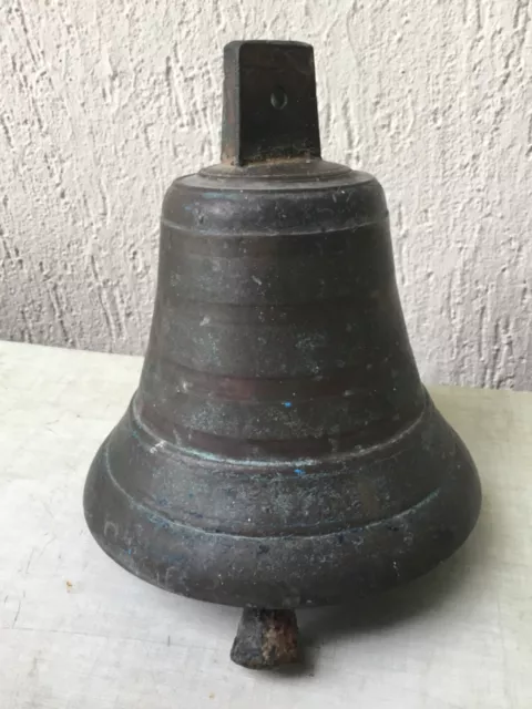 Ancienne cloche en bronze