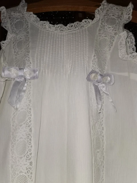 ancienne chemise de nuit  en crêpe  dentelle petits nœuds  violet