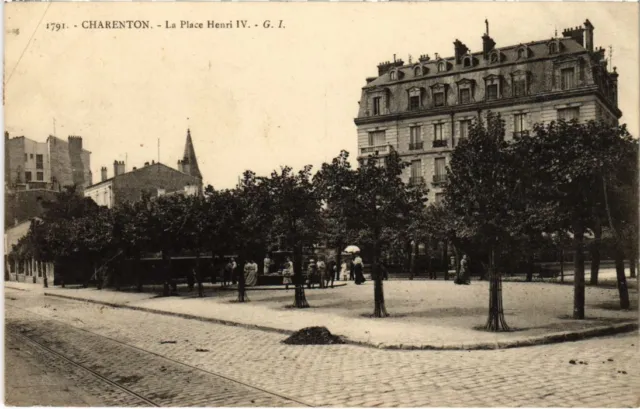 CPA AK Charenton La Place Henri IV FRANCE (1282218)