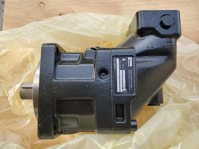 One(1) Parker 3721495 Type F12-060-MS-SV-T-000-L130-PT Bent Axis Hydraulic Motor