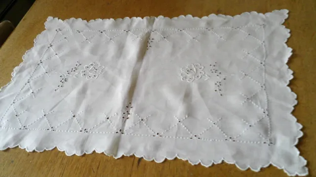 Vintage  Hand Embroidered Irish Linen Tray Cloth / Table Topper 2