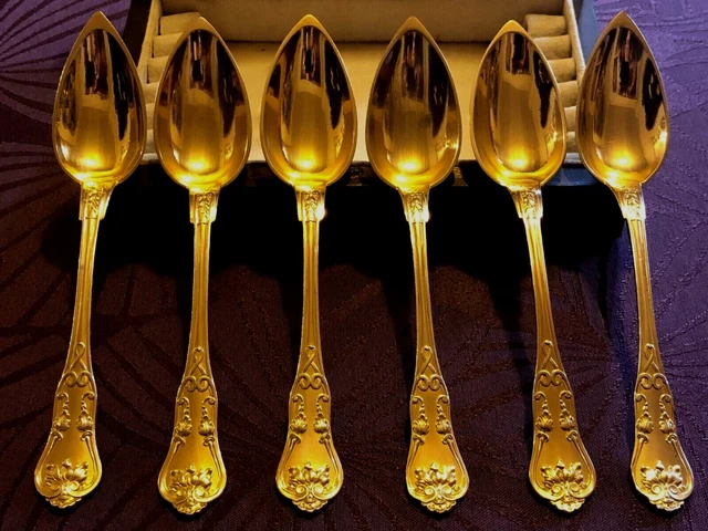 Très belles Anciennes et Lourdes cuillères en argent massif Vermeil.