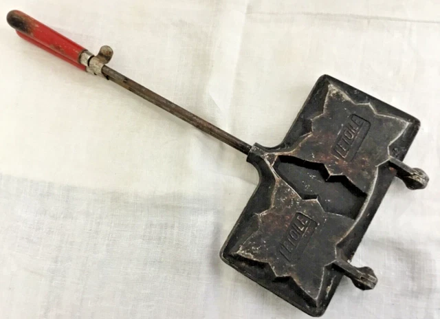 Ancien Petit Gaufrier Éperon D'Or Paris M - Manche En Bois - Vintage - Rare